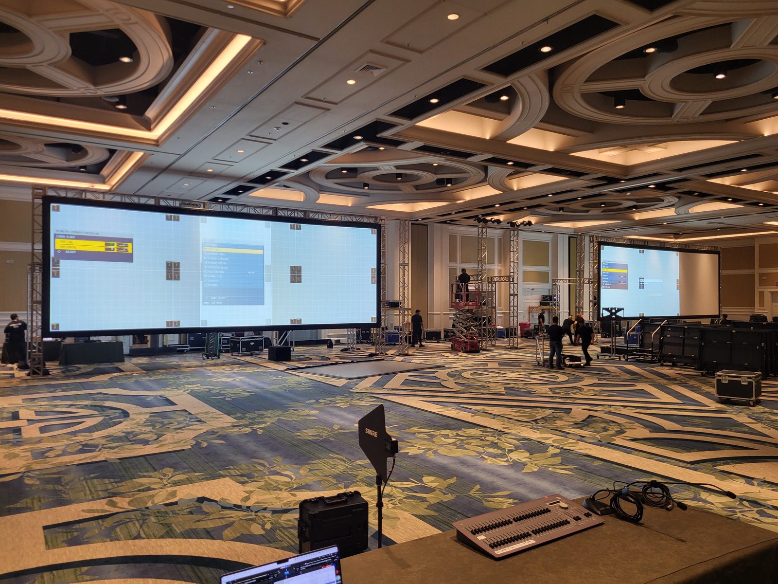 Multi-Screen Stage Setup