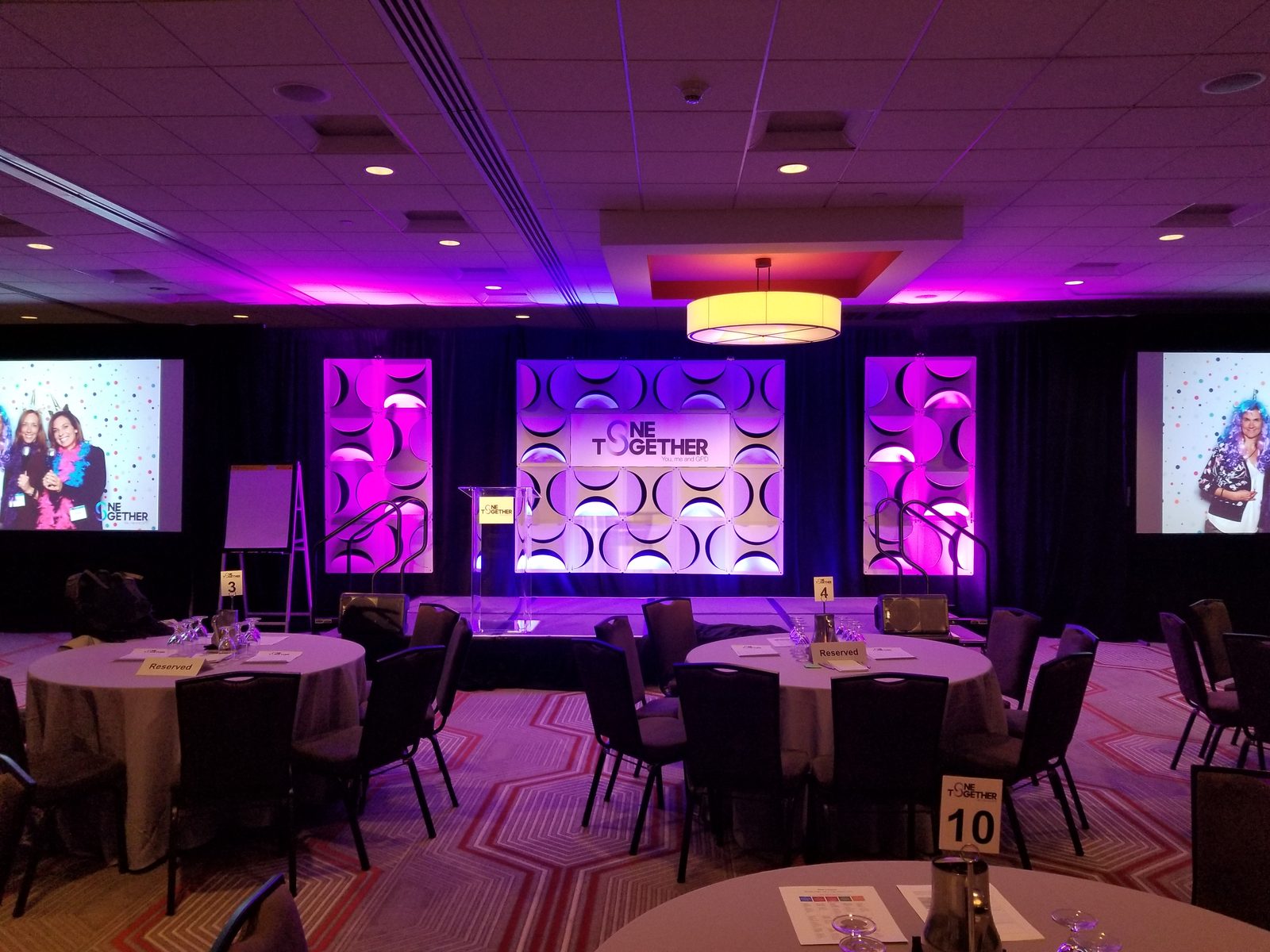 Scenic Two-Screen Meeting